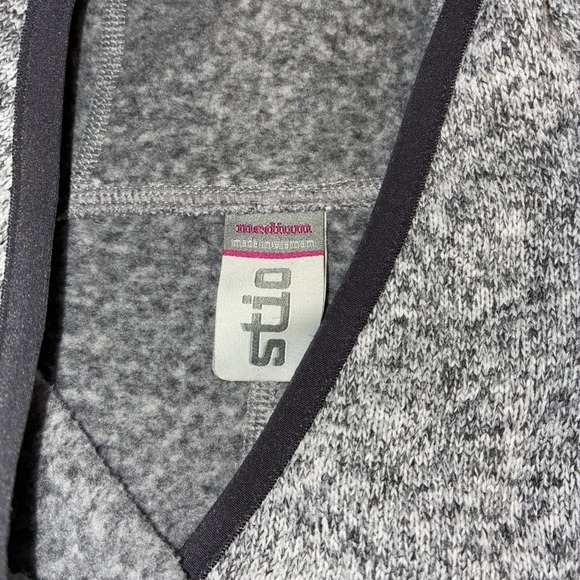 Stio Sweetwater Fleece Hoodie Women's M Heather Grey.  Mint! $149 Retail - Picture 3 of 14